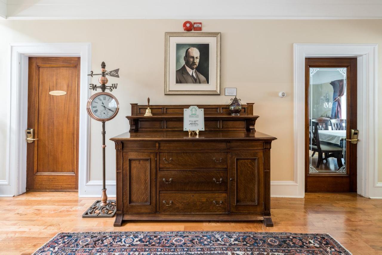 Monroe House Executive Guest Suites St. John's Dış mekan fotoğraf