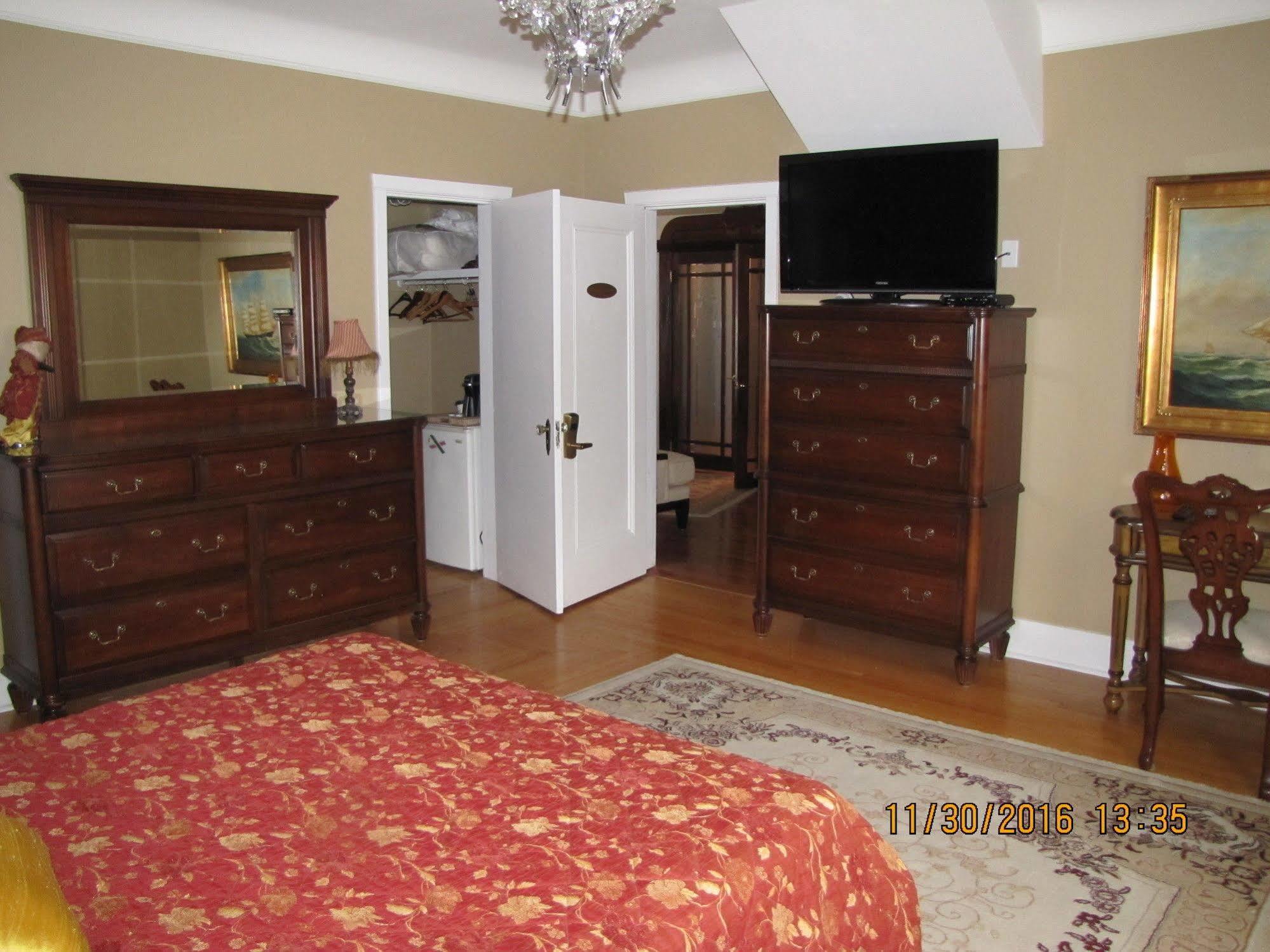 Monroe House Executive Guest Suites St. John's Dış mekan fotoğraf
